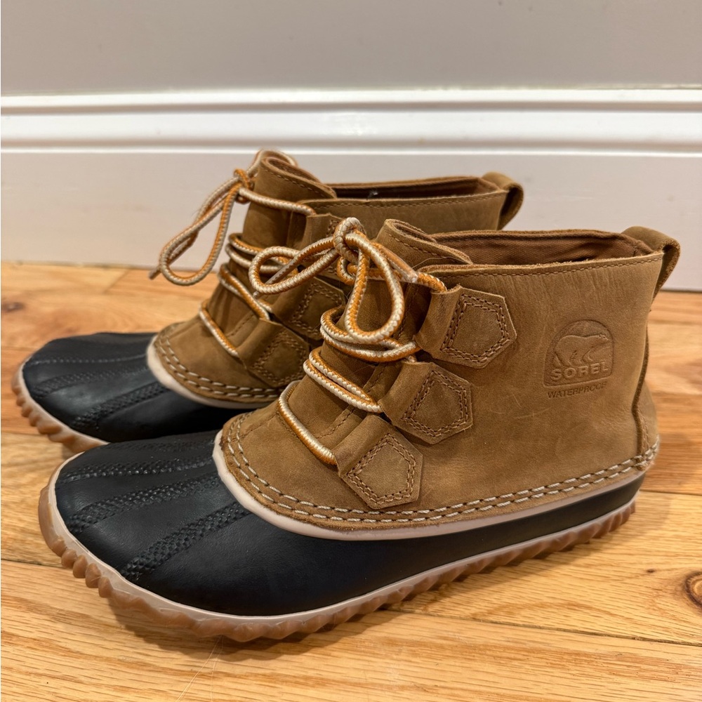 Sorel women’s Waterproof Brown and Black Boots